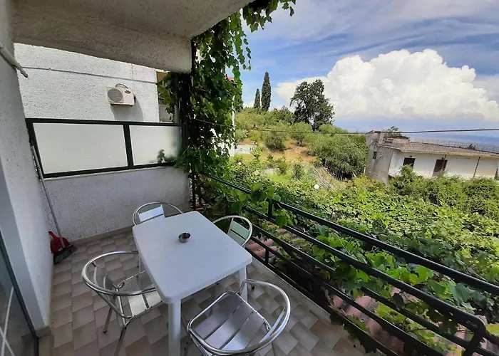 In Near Beaches & Pool * Benitses (Corfu)