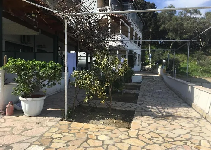 In Near Beaches & Pool * Benitses (Corfu)