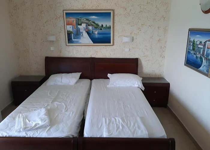 In Near Beaches & Pool * Benitses (Corfu)